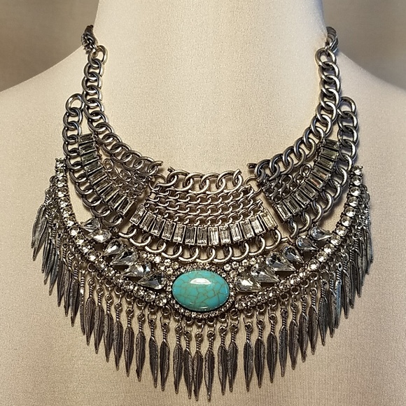 Jewelry - 💥HP💥 Statement Piece Necklace
